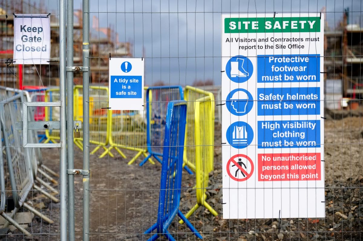 Implementation of fence and warning sign Safety Management Systems on construction site
